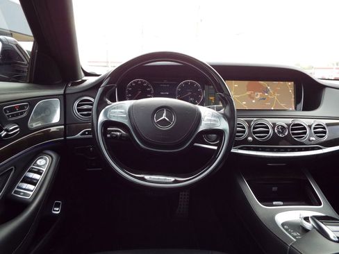 Used 2015 Mercedes-Benz S 550 Sedan w/ Sport Package image 11