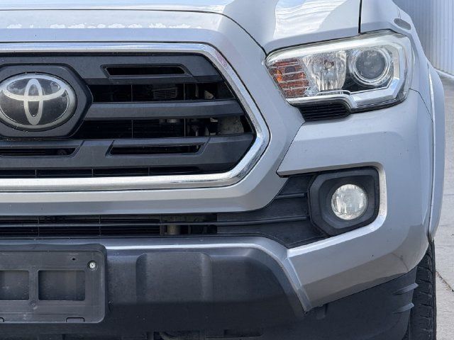 Used 2018 Toyota Tacoma SR5 RWD image 8