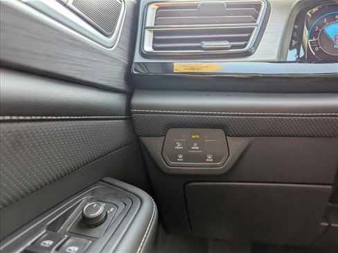 Certified 2025 Volkswagen Atlas Cross Sport SE w/ Panoramic Sunroof Package image 16