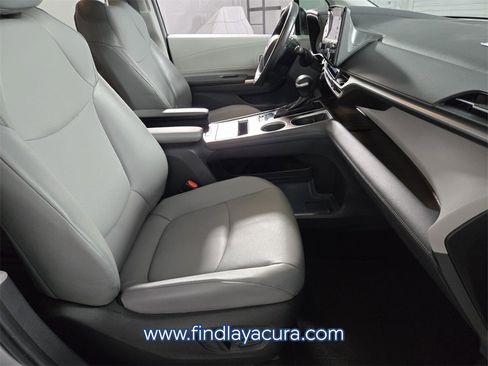 Used 2022 Toyota Sienna XLE image 15