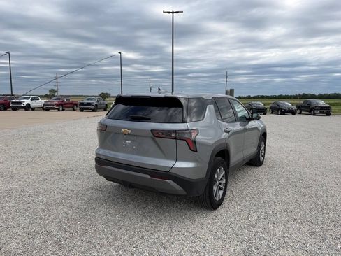 Used 2025 Chevrolet Equinox LT FWD image 3