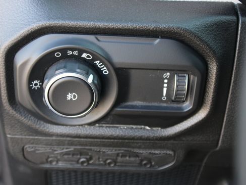 Used 2025 Jeep Wrangler Unlimited Sport AWD/4WD image 22