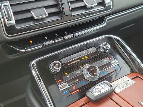 Used 2023 Lincoln Navigator Reserve image 17