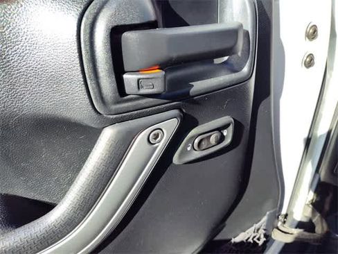 Used 2017 Jeep Wrangler Unlimited Sahara w/ Connectivity Group image 17