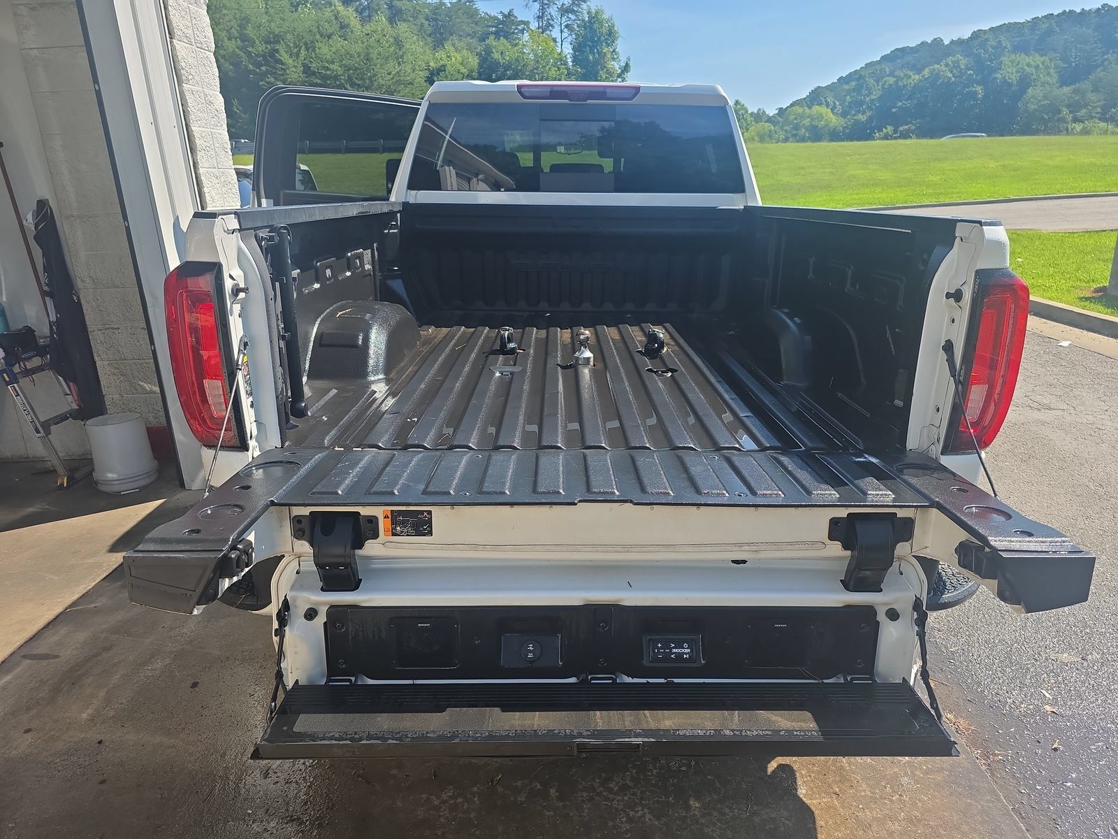Used 2023 GMC Sierra 2500 Denali w/ Denali Ultimate Package AWD/4WD image 26