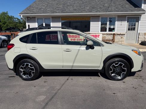 Used 2017 Subaru Crosstrek 2.0i Premium AWD/4WD image 9