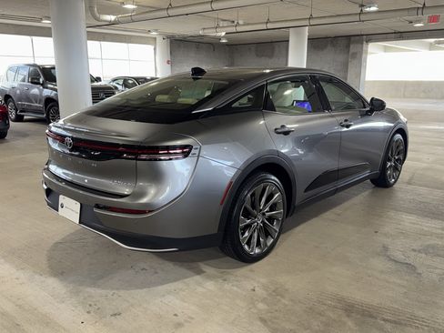 Used 2025 Toyota Crown Limited image 8