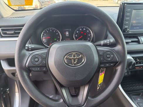 Used 2022 Toyota RAV4 LE image 19