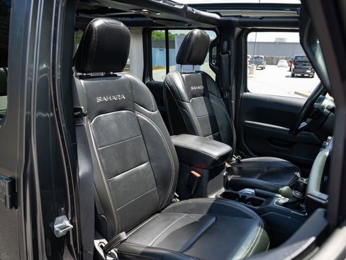Used 2022 Jeep Wrangler Unlimited Sahara w/ Cold Weather Group AWD/4WD image 23