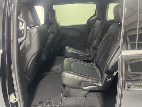 New 2026 Chrysler Pacifica Select image 29