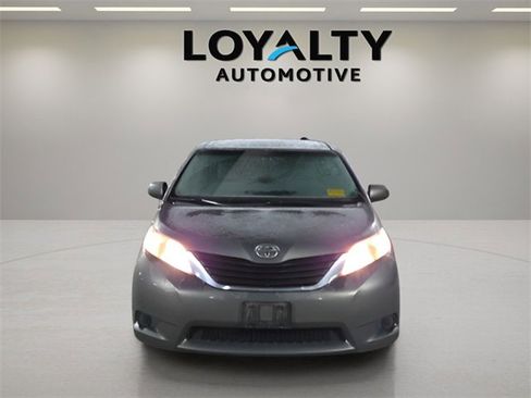 Used 2011 Toyota Sienna LE image 8