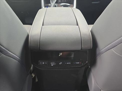 Used 2023 Toyota Highlander Limited FWD image 18