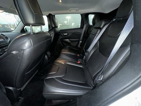 Used 2019 Jeep Cherokee Latitude Plus w/ Cold Weather Group image 28