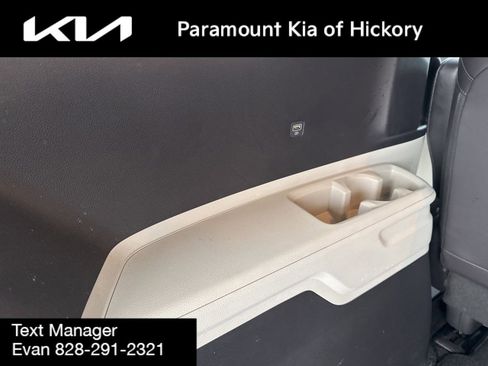 Used 2024 Kia Carnival EX image 13