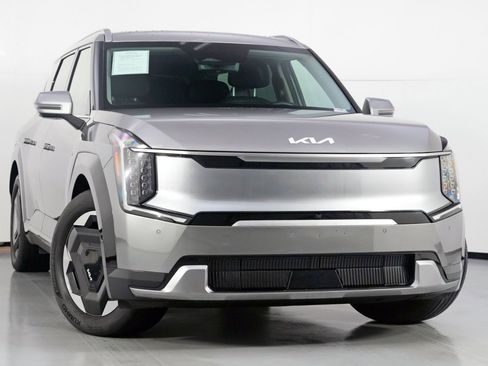 Used 2024 Kia EV9 Land image 4