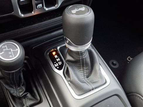 New 2026 Jeep Wrangler Unlimited Sahara AWD/4WD image 10