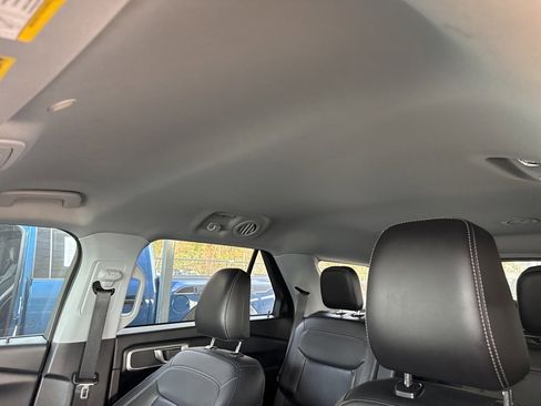 Used 2021 Ford Explorer XLT w/ Equipment Group 202A image 7
