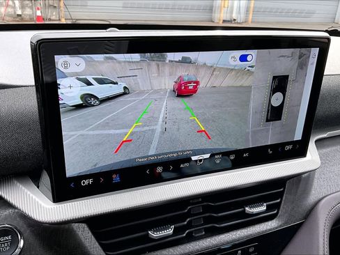 Used 2025 Ford Explorer Platinum image 34