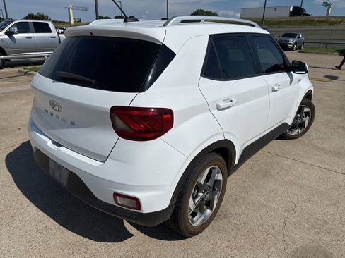 Used 2024 Hyundai Venue SEL FWD image 11