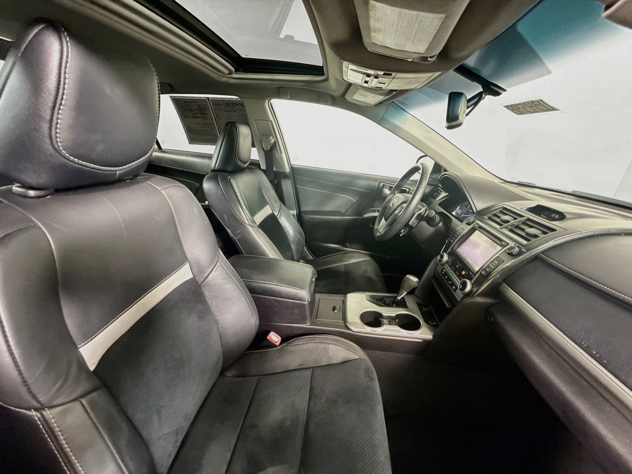 Used 2014 Toyota Camry SE w/ Leather Package FWD image 24