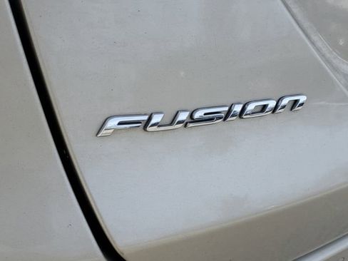 Used 2017 Ford Fusion SE w/ Fusion SE Technology Package image 6