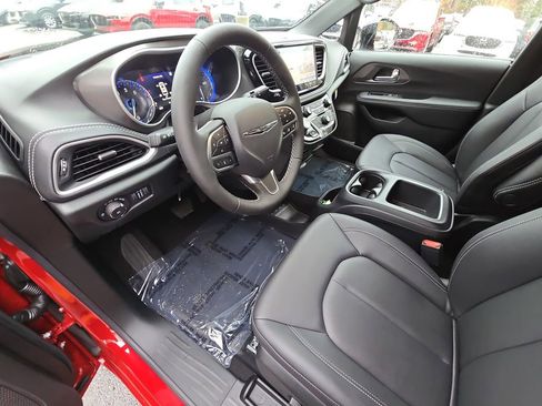 New 2026 Chrysler Pacifica Select FWD image 17