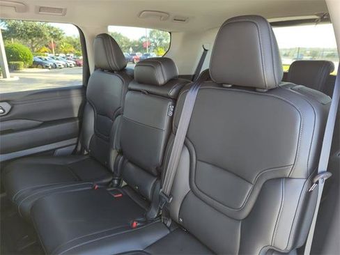 Certified 2025 Nissan Armada SV image 23