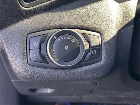 Used 2019 Ford Escape SE image 18