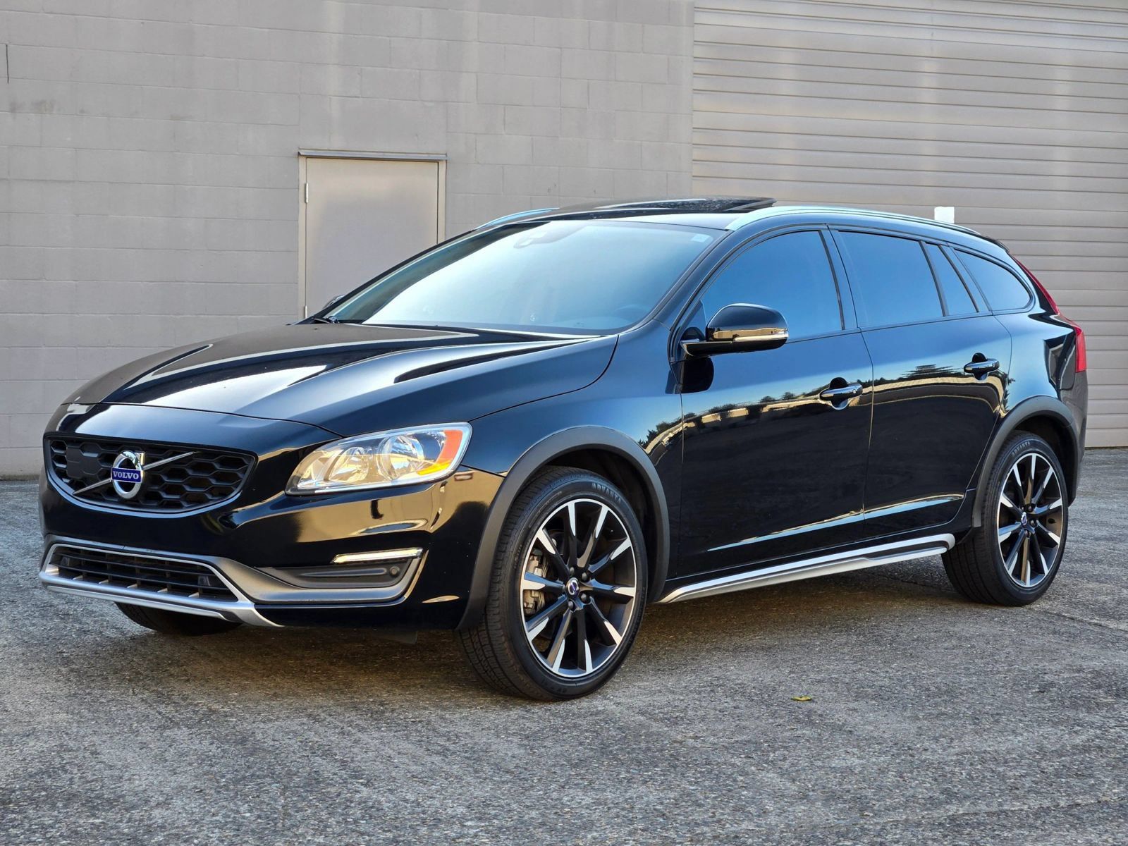 Used 2016 Volvo V60 T5 Cross Country w/ Convenience Package AWD/4WD image 4