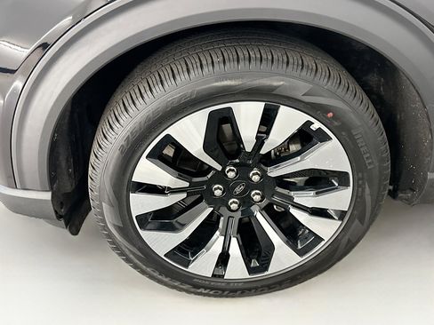 Used 2025 Ford Explorer Platinum w/ LUX Leather Package image 11