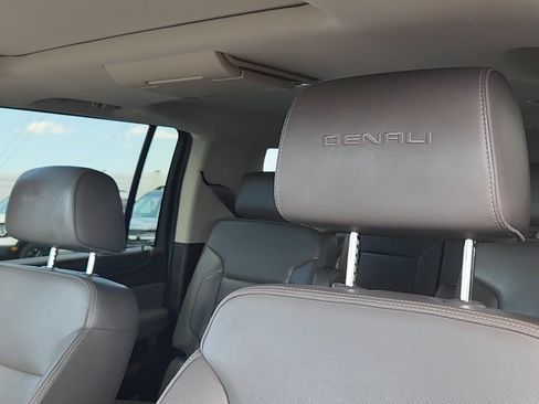 Used 2017 GMC Yukon XL Denali w/ Open Road Package AWD/4WD image 9