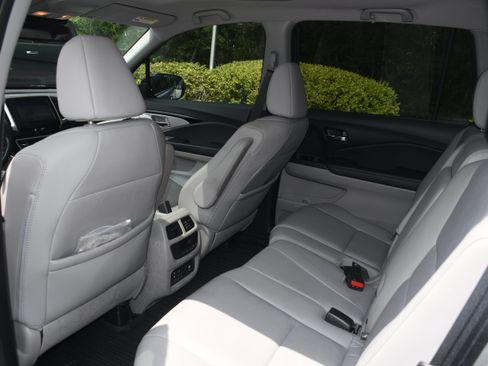 Used 2017 Honda Pilot Touring image 17