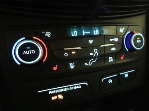 Used 2018 Ford Escape SE image 15