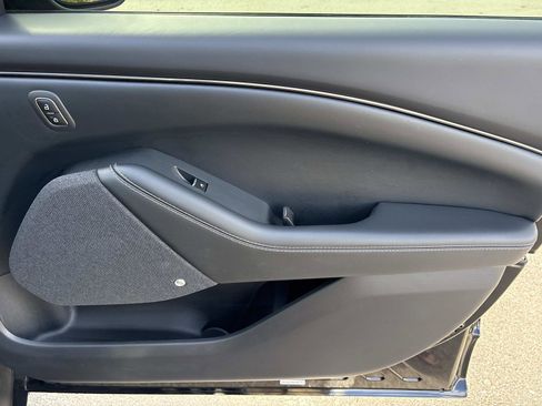 Used 2021 Ford Mustang Mach-E Premium image 23