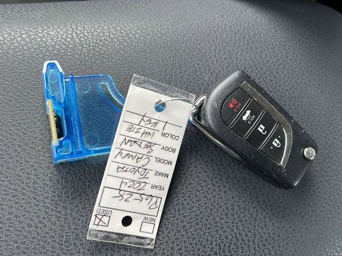 Used 2024 Toyota Camry LE image 27