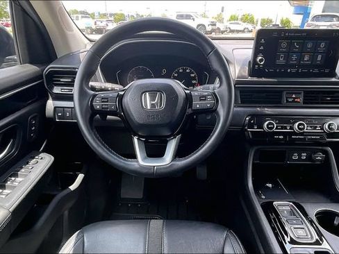 Used 2025 Honda Pilot EX-L image 8