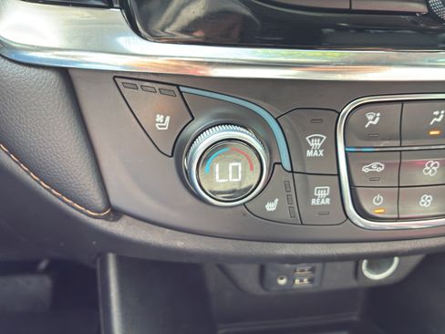Used 2021 Chevrolet Traverse Premier w/ Redline Edition FWD image 40