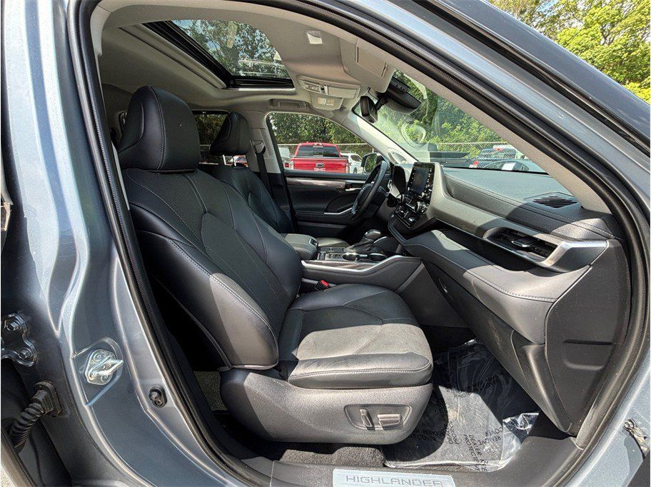 Used 2021 Toyota Highlander Limited FWD image 47