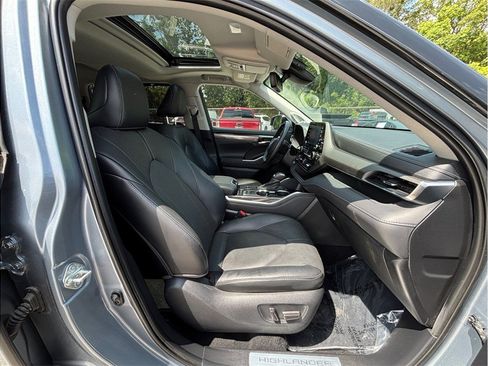 Used 2021 Toyota Highlander Limited FWD image 47