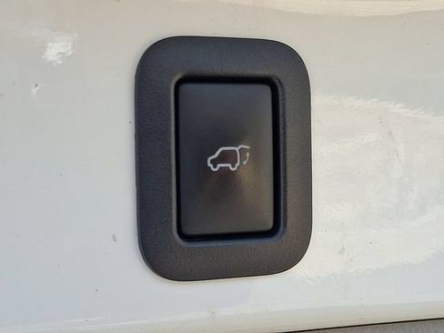 Used 2015 Toyota Highlander XLE AWD/4WD image 25
