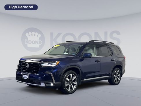 Used 2025 Honda Pilot Touring image 1