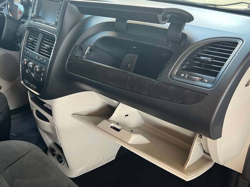 Used 2017 Dodge Grand Caravan SE w/ Power Window Group FWD image 26