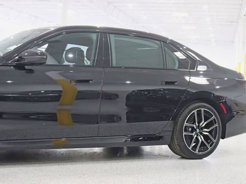 Used 2025 BMW 740i xDrive AWD/4WD image 3