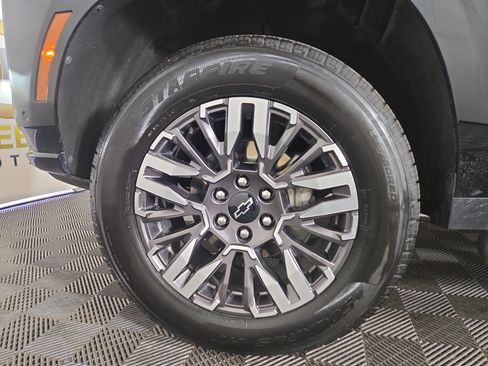 Used 2025 Chevrolet Tahoe Z71 AWD/4WD image 36