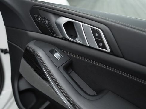 Used 2025 BMW X7 M60i w/ Executive Package image 26