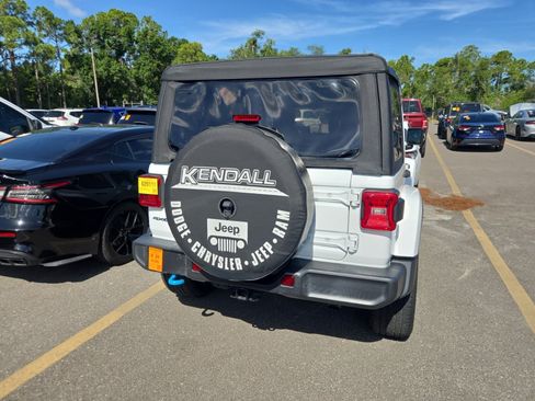 Used 2023 Jeep Wrangler Unlimited Sahara AWD/4WD image 7