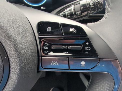 Used 2025 Hyundai Elantra Limited FWD image 19