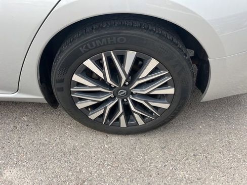 Used 2024 Nissan Altima 2.5 SV FWD image 21