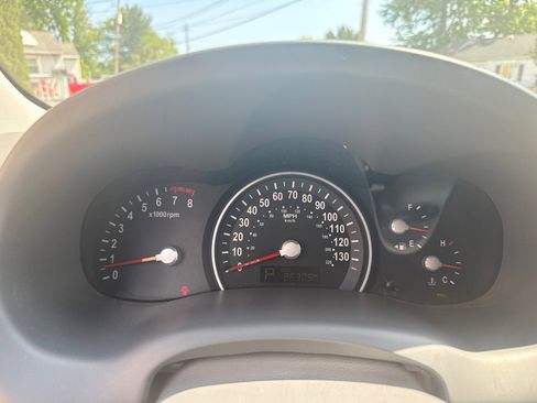 Used 2012 Kia Sedona LX FWD image 17
