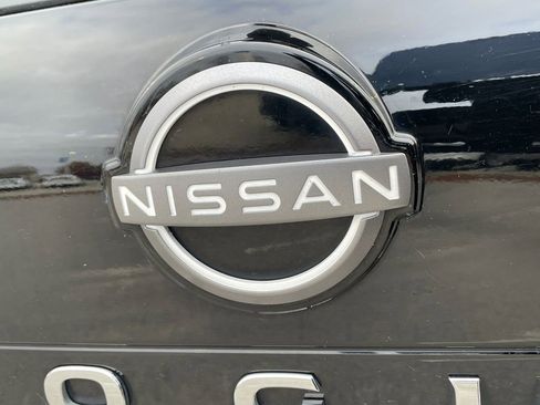 Used 2023 Nissan Rogue S image 18